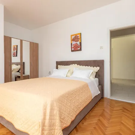 Beach Letica Apartment Podgora